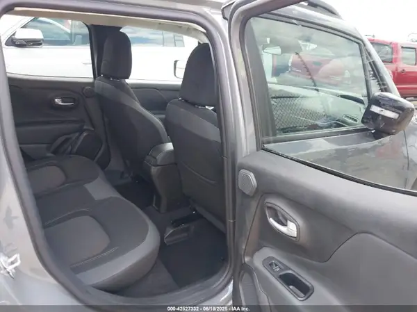 ZACNJDB12PPP44149 2023 JEEP RENEGADE - Image 8
