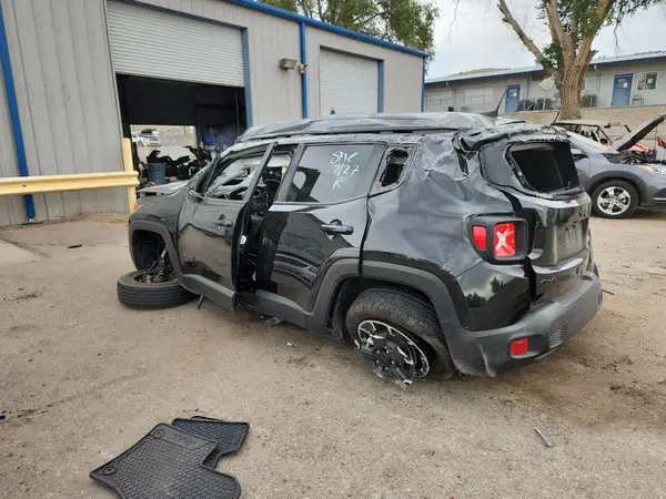 ZACNJDB12PPP69942 2023 JEEP RENEGADE - Image 2