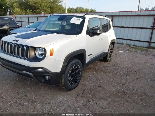 ZACNJDB12PPP72193 2023 JEEP RENEGADE - Image 2