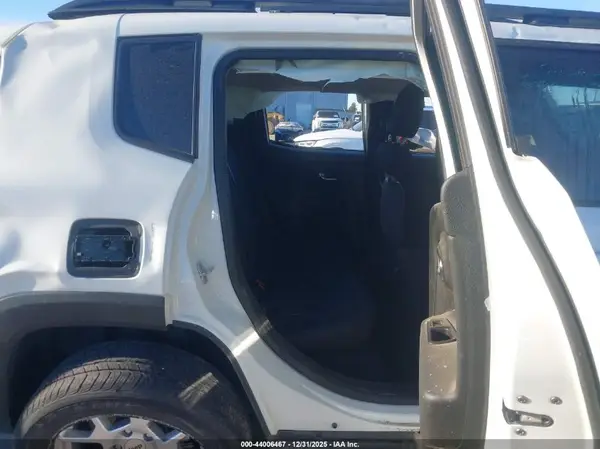 ZACNJDB13NPN48136 2022 JEEP RENEGADE - Image 8