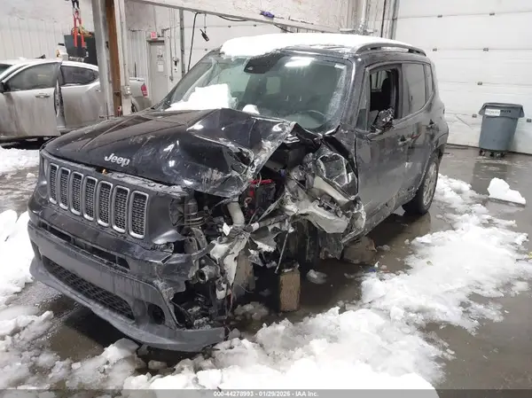 ZACNJDB13NPN86711 2022 JEEP RENEGADE - Image 2