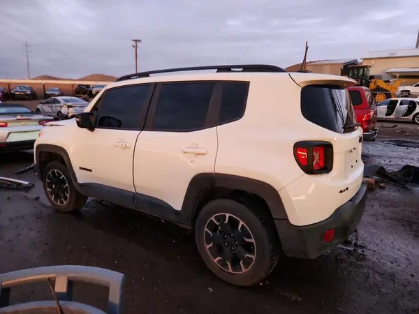 ZACNJDB13PPP60926 2023 JEEP RENEGADE - Image 2