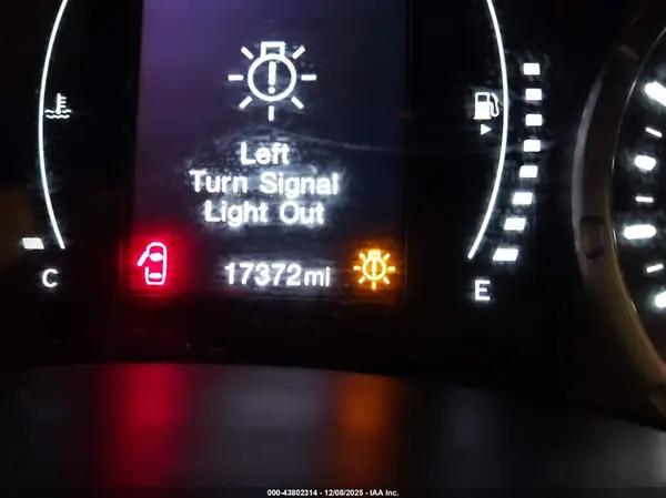 2023 JEEP RENEGADE auction photo 7