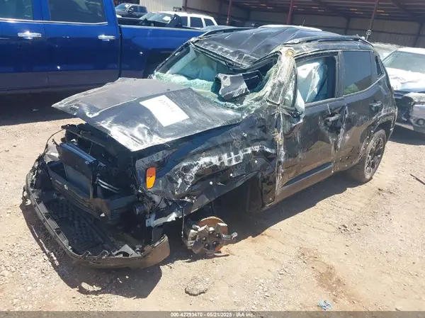 ZACNJDB13PPP69738 2023 JEEP RENEGADE - Image 2