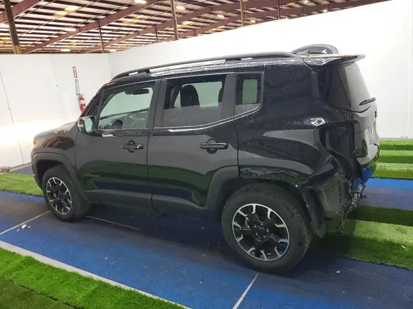 ZACNJDB13PPP72123 2023 JEEP RENEGADE - Image 2
