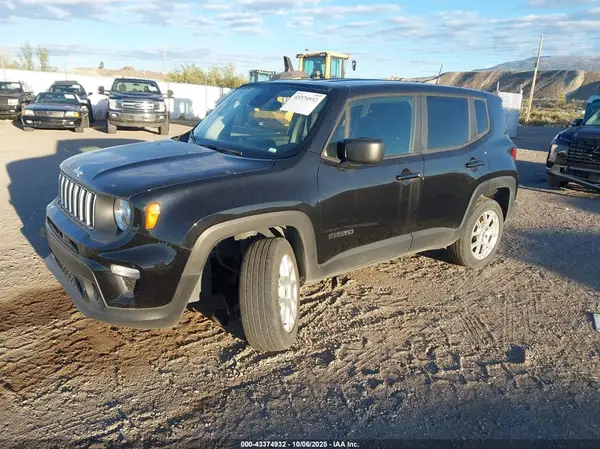 ZACNJDB13PPP72526 2023 JEEP RENEGADE - Image 2