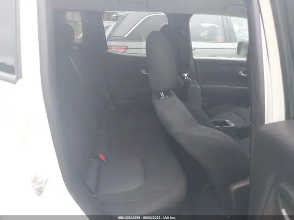 ZACNJDB13PPP72672 2023 JEEP RENEGADE - Image 8