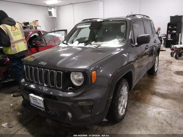 ZACNJDB14NPN61705 2022 JEEP RENEGADE - Image 2