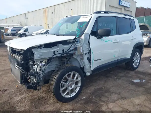 ZACNJDB14NPN69819 2022 JEEP RENEGADE - Image 2