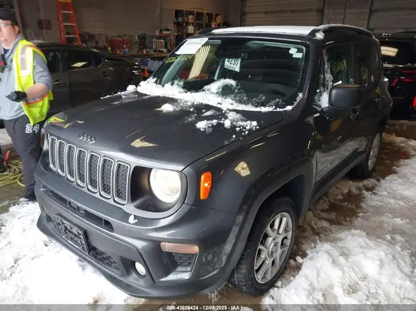 ZACNJDB14NPN72364 2022 JEEP RENEGADE - Image 2