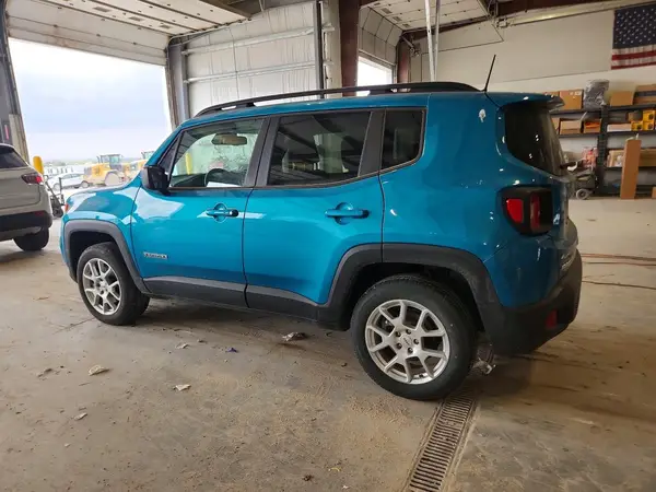 ZACNJDB14NPN77385 2022 JEEP RENEGADE - Image 2
