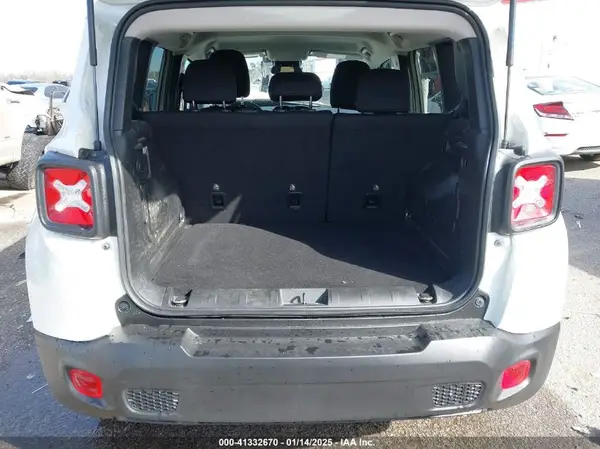 ZACNJDB14NPN77645 2022 JEEP RENEGADE - Image 8