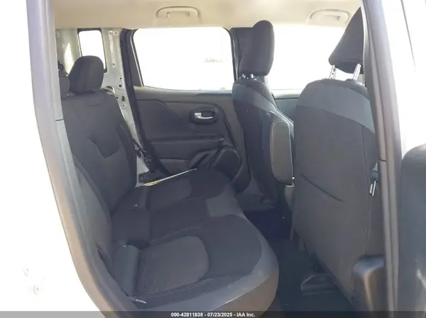 ZACNJDB14PPP35730 2023 JEEP RENEGADE - Image 8