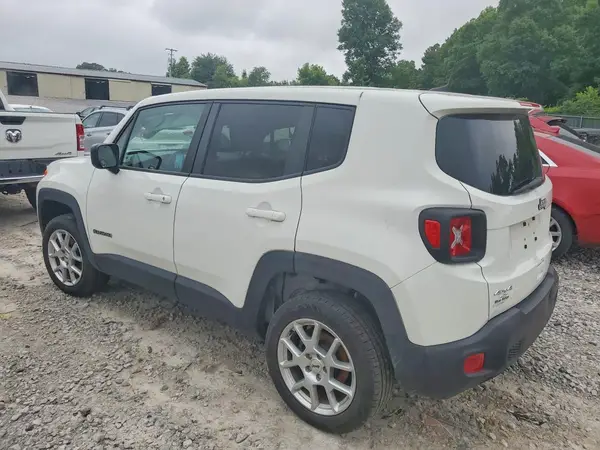 ZACNJDB14PPP39986 2023 JEEP RENEGADE - Image 2
