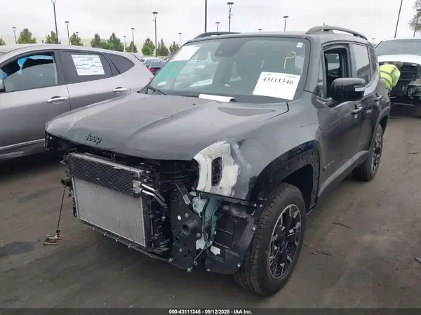 ZACNJDB14PPP40717 2023 JEEP RENEGADE - Image 2