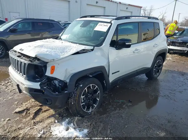 ZACNJDB14PPP57159 2023 JEEP RENEGADE - Image 2