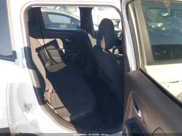 ZACNJDB15NPN44458 2022 JEEP RENEGADE - Image 8