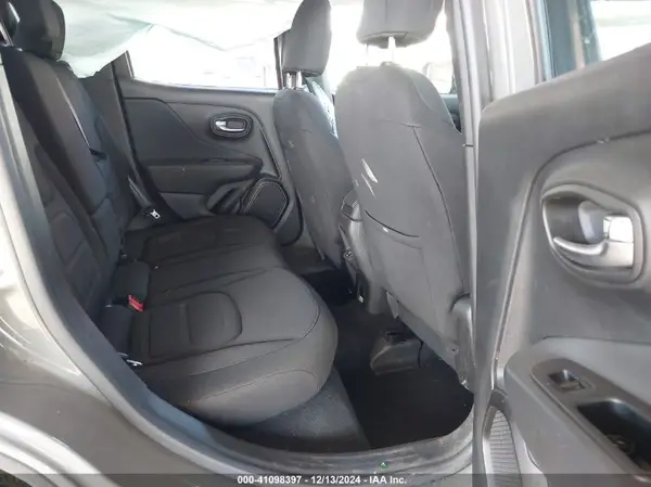 ZACNJDB15NPN59882 2022 JEEP RENEGADE - Image 8