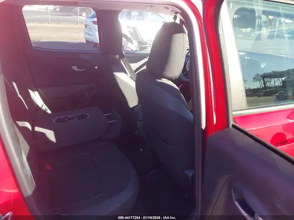 ZACNJDB15NPN73832 2022 JEEP RENEGADE - Image 8