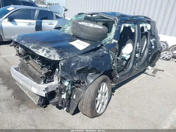 ZACNJDB15NPN79453 2022 JEEP RENEGADE - Image 2