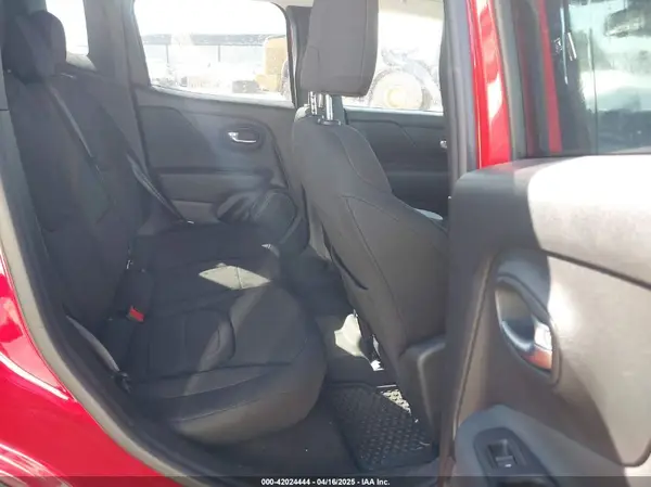 ZACNJDB15NPN86015 2022 JEEP RENEGADE - Image 8