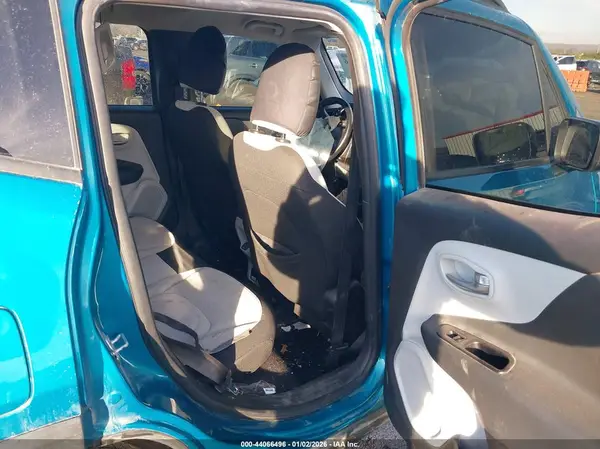 ZACNJDB15NPN96494 2022 JEEP RENEGADE - Image 8