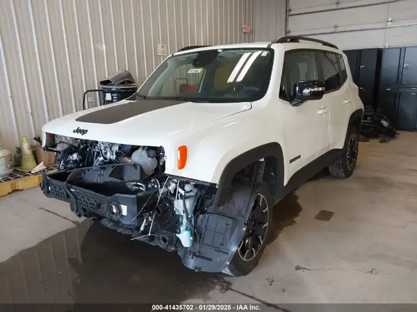 ZACNJDB15PPP22839 2023 JEEP RENEGADE - Image 2