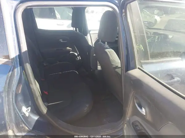 ZACNJDB15PPP70700 2023 JEEP RENEGADE - Image 8