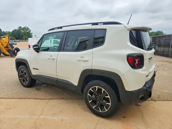 ZACNJDB15PPP71135 2023 JEEP RENEGADE - Image 2