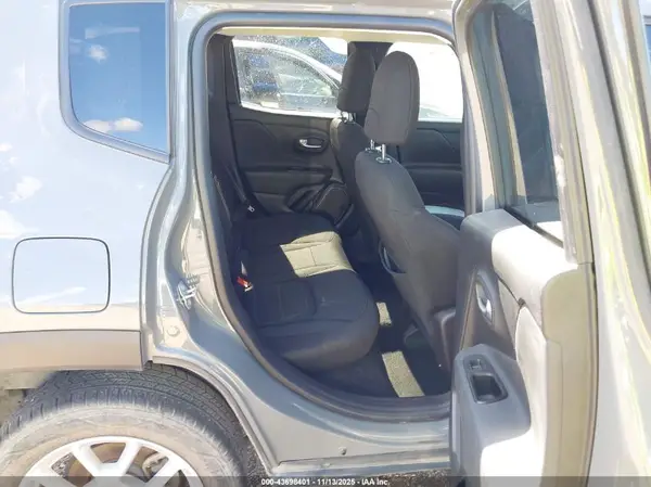 ZACNJDB16NPN48762 2022 JEEP RENEGADE - Image 8