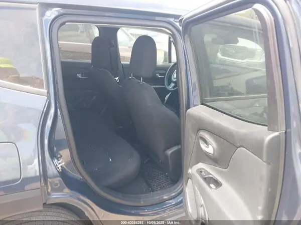 ZACNJDB16PPP18685 2023 JEEP RENEGADE - Image 8