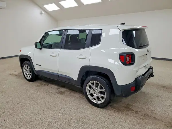 ZACNJDB16PPP68101 2023 JEEP RENEGADE - Image 2