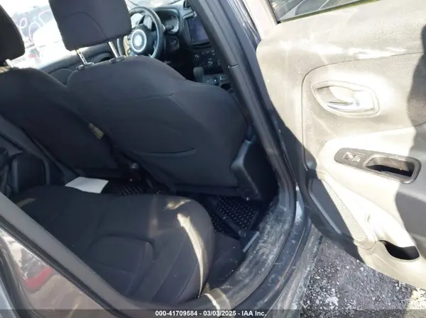 ZACNJDB17NPN56708 2022 JEEP RENEGADE - Image 8