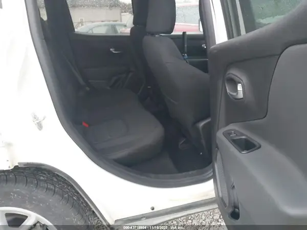 ZACNJDB17NPN70009 2022 JEEP RENEGADE - Image 8