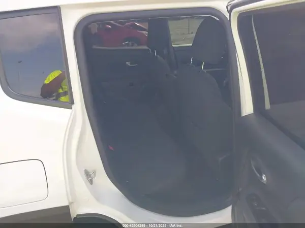 ZACNJDB17NPN97243 2022 JEEP RENEGADE - Image 8