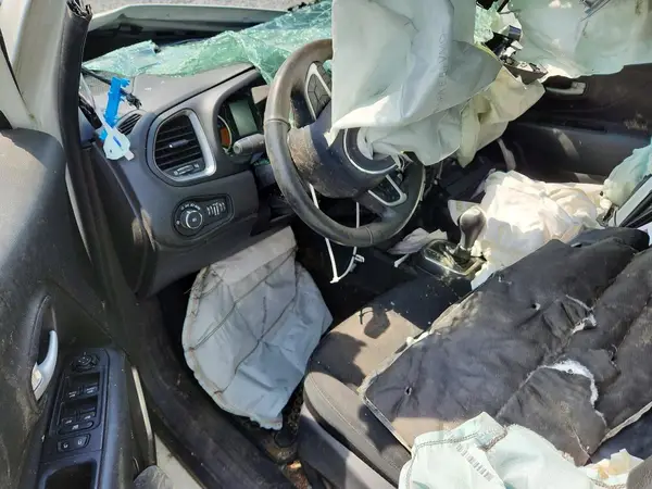 ZACNJDB17PPP14998 2023 JEEP RENEGADE - Image 8