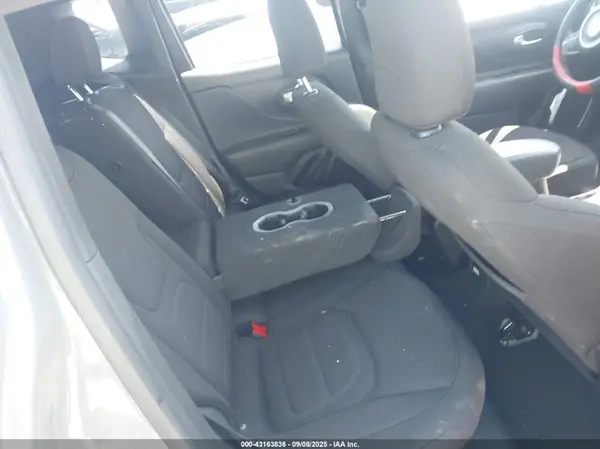 ZACNJDB18NPN47130 2022 JEEP RENEGADE - Image 8