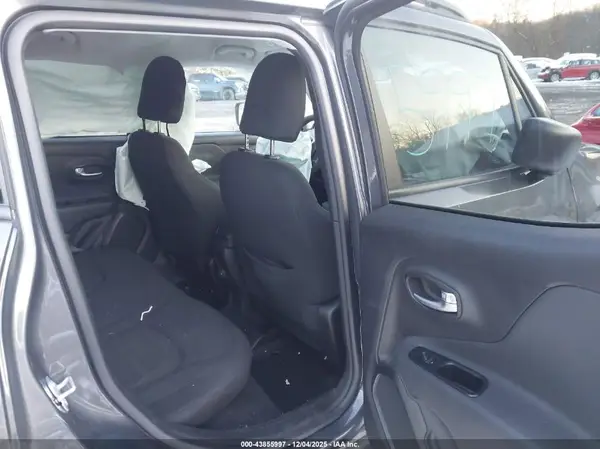 ZACNJDB18NPN48066 2022 JEEP RENEGADE - Image 8