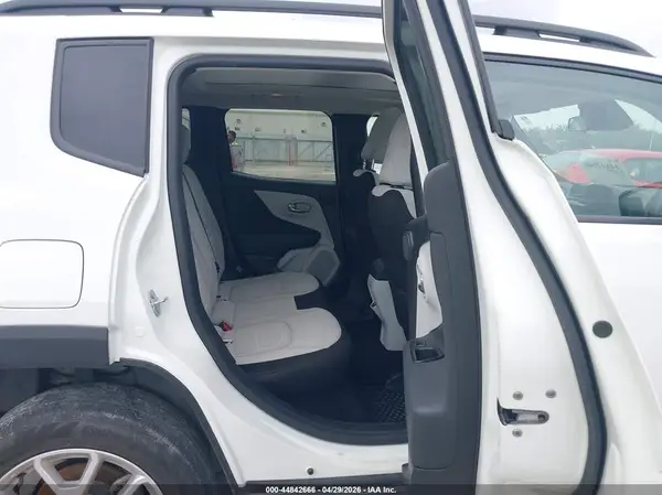 ZACNJDB18NPN62632 2022 JEEP RENEGADE - Image 8