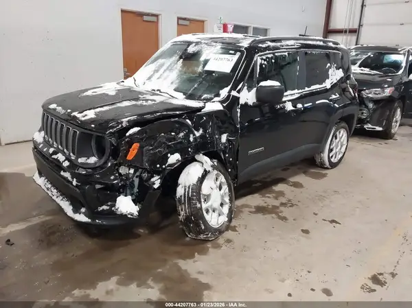 ZACNJDB18NPN78765 2022 JEEP RENEGADE - Image 2