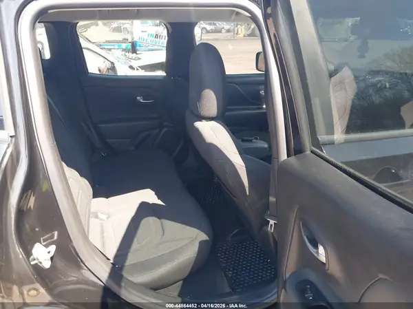 ZACNJDB18NPN85814 2022 JEEP RENEGADE - Image 8