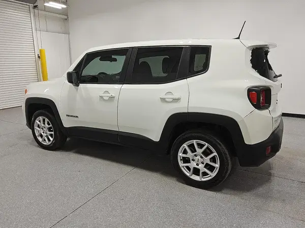 ZACNJDB18PPP16548 2023 JEEP RENEGADE - Image 2