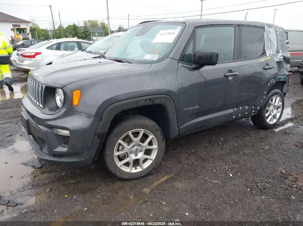 ZACNJDB18PPP62252 2023 JEEP RENEGADE - Image 2
