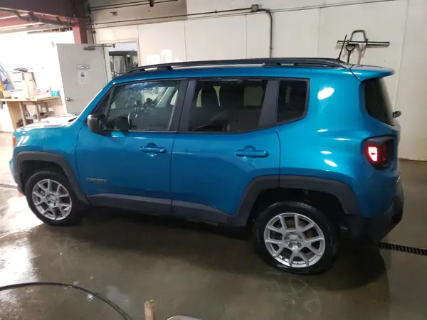 ZACNJDB19NPN56712 2022 JEEP RENEGADE - Image 2