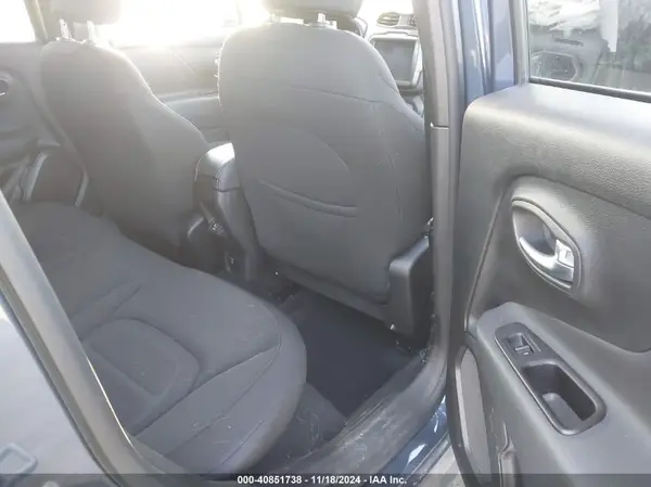 ZACNJDB19NPN60243 2022 JEEP RENEGADE - Image 8