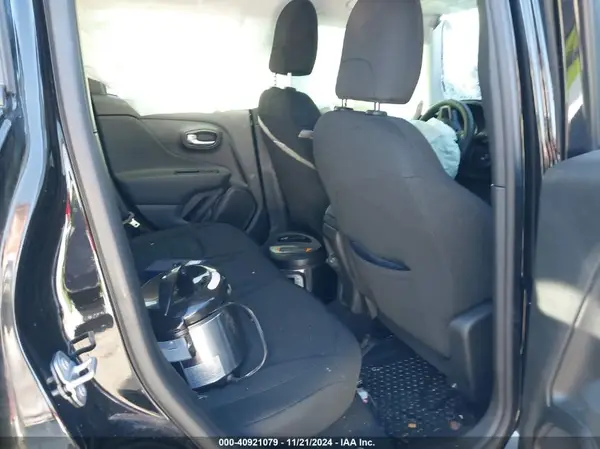 ZACNJDB19NPN63191 2022 JEEP RENEGADE - Image 8