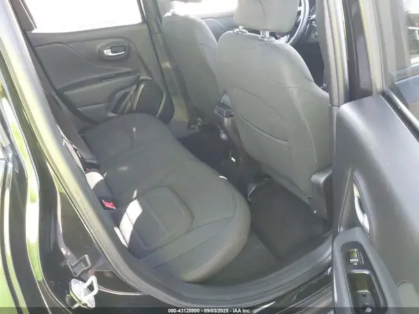 ZACNJDB19NPN78712 2022 JEEP RENEGADE - Image 8