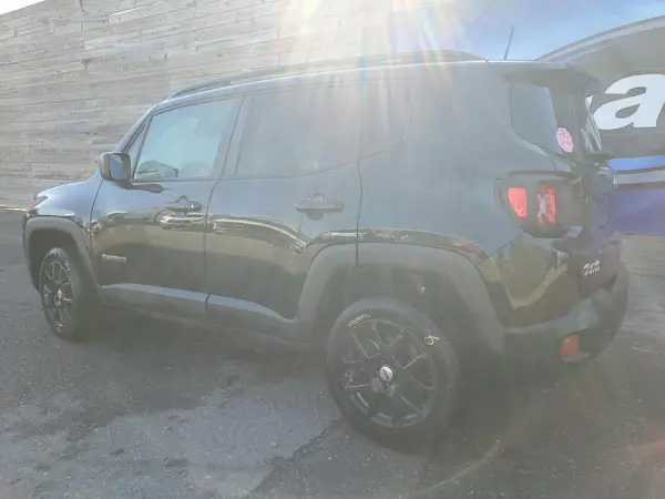 ZACNJDB19NPN87362 2022 JEEP RENEGADE - Image 2