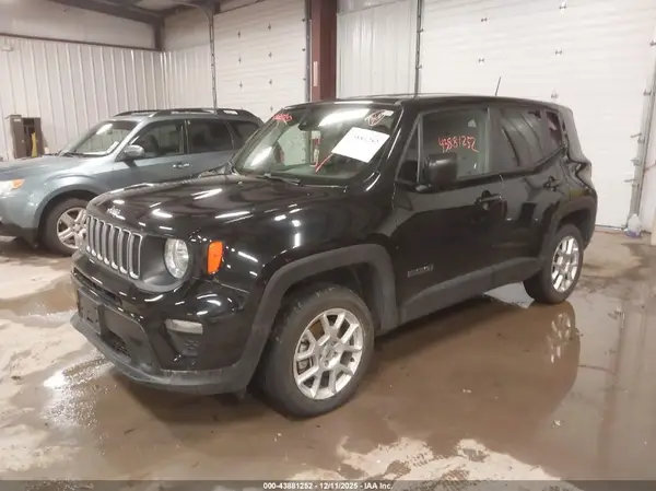 ZACNJDB19PPP71736 2023 JEEP RENEGADE - Image 2