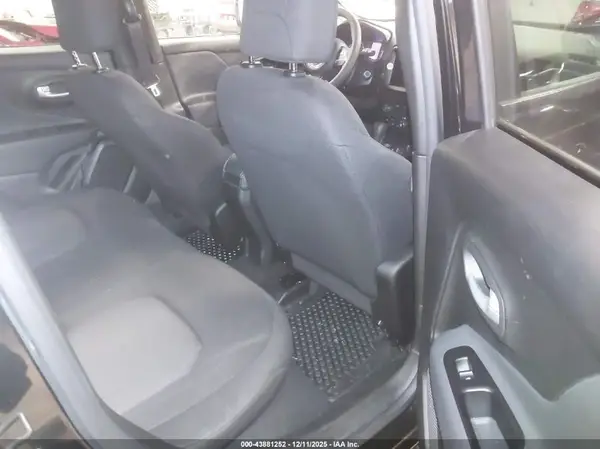 ZACNJDB19PPP71736 2023 JEEP RENEGADE - Image 8